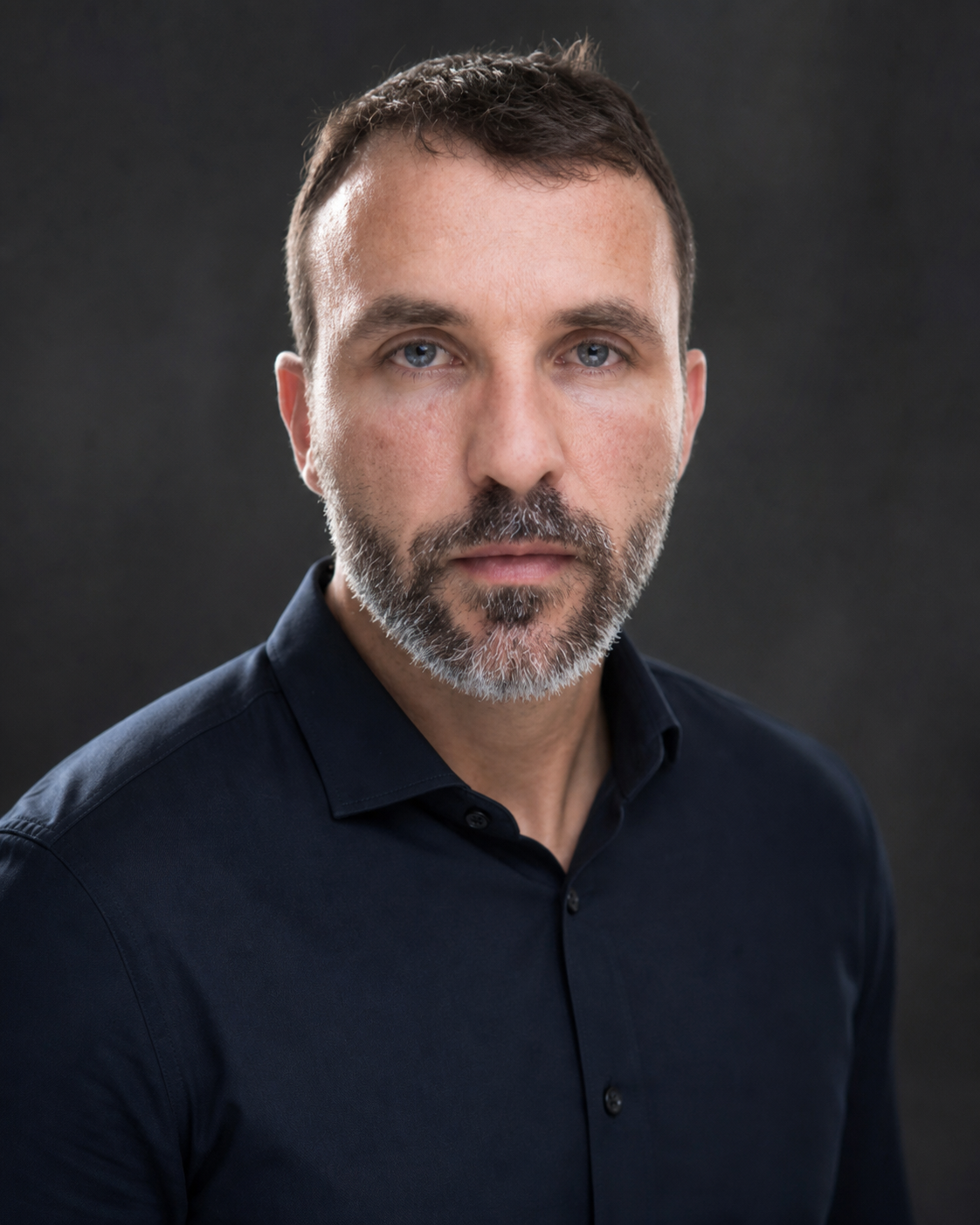 Alvaro Olivan em retrato profissional
